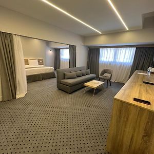 Suite executive